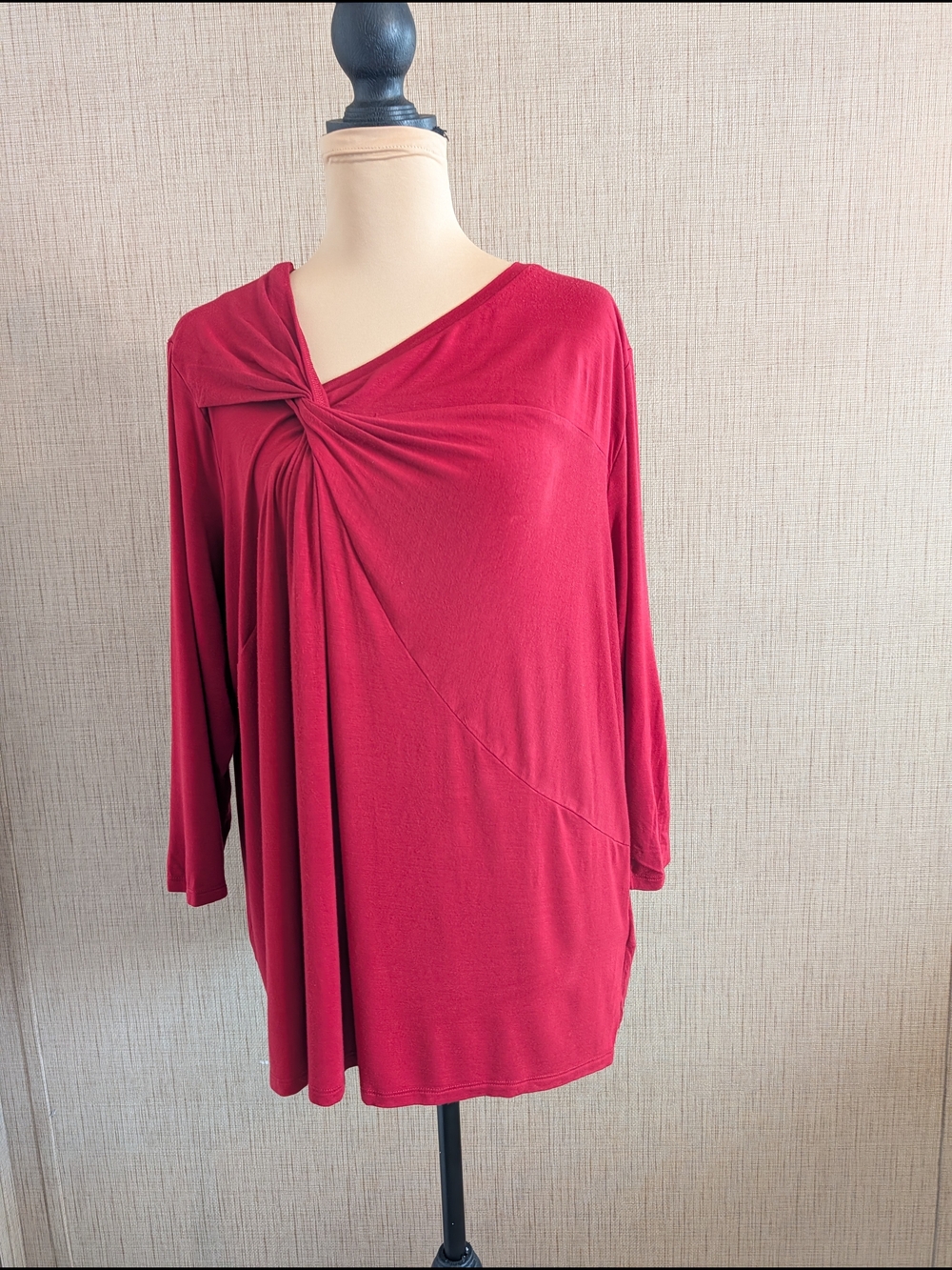 Carmen Marc Valvo Twist-Detail Long Sleeve Top - Berry